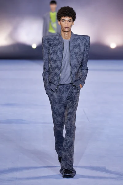 Look 48